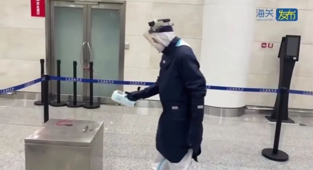 直擊查貨現(xiàn)場！上海仁機(jī)核素識別儀為大連海關(guān)精準(zhǔn)攔截放射性 “護(hù)身符”